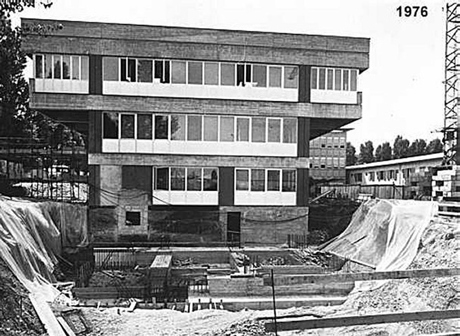 Il fronte est durante la costruzione