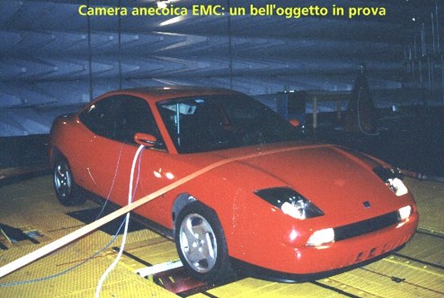 Gi&ugrave; le mani dall'oggetto in prova