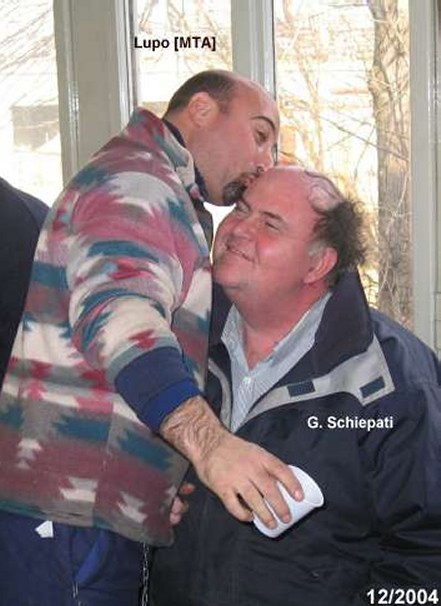 Stiamo vicini vicini